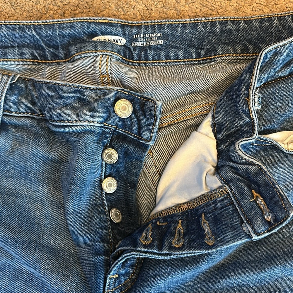 Old Navy Sky-hi straight SHORT - Picture 2 of 4